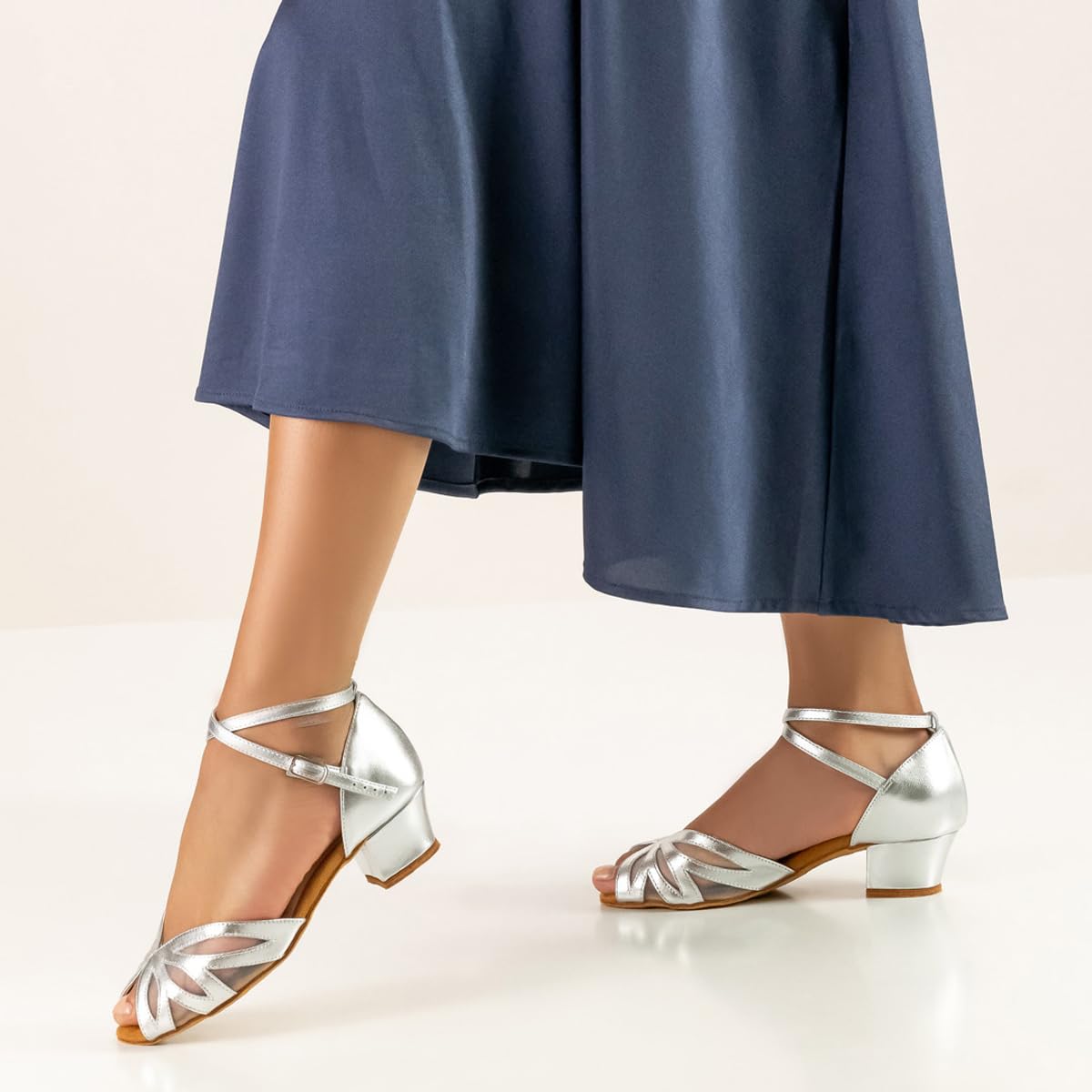 anna-kern-tanzschuhe-fabienne-599-35-standard-silber-34-2-3 image 3