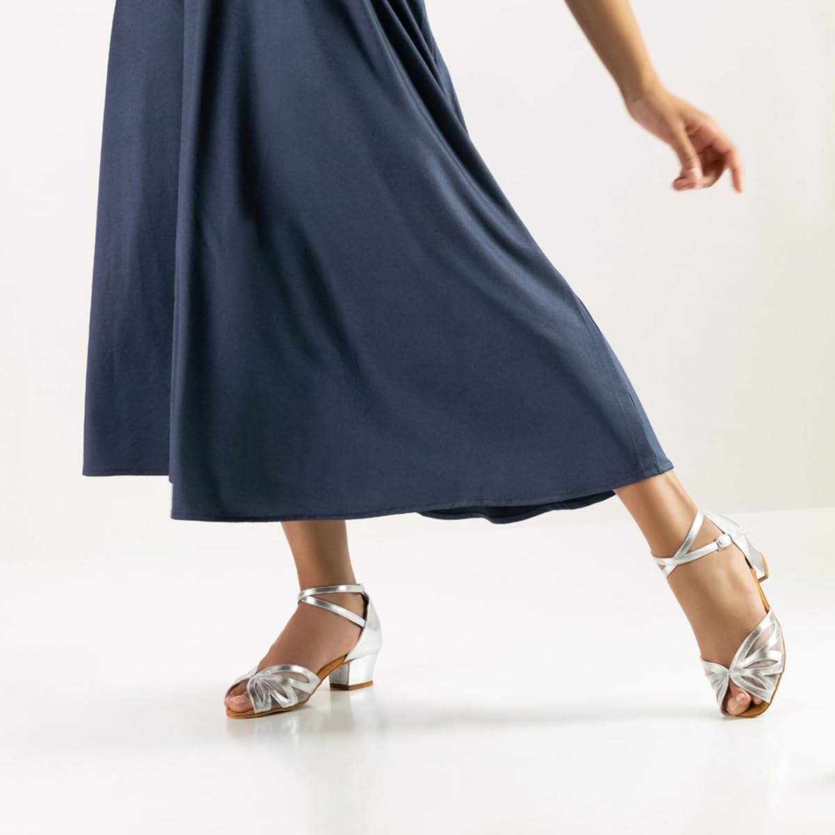 anna-kern-tanzschuhe-fabienne-599-35-standard-silber-34-2-3 image 5
