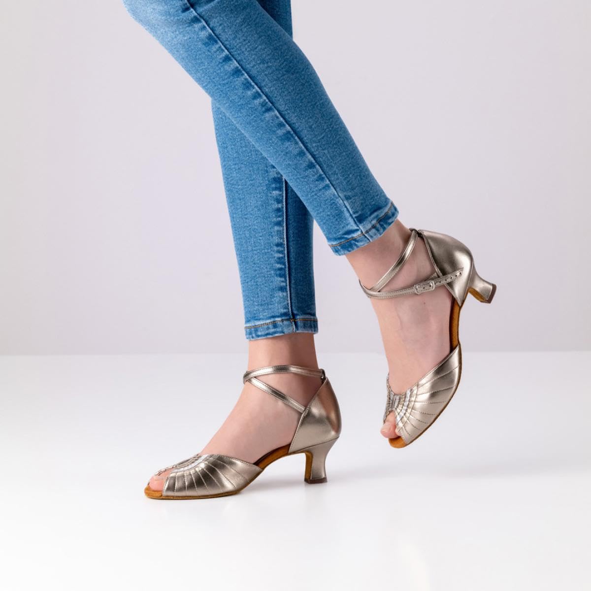 anna-kern-corinne-tanzschuh-leder-antik-5-cm-flare-absatz image 3